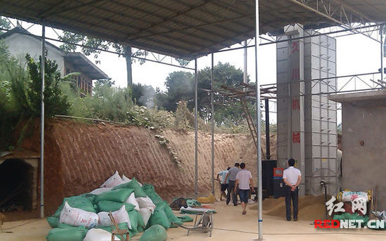 石沖口鎮(zhèn)糧食烘干機(jī)基地